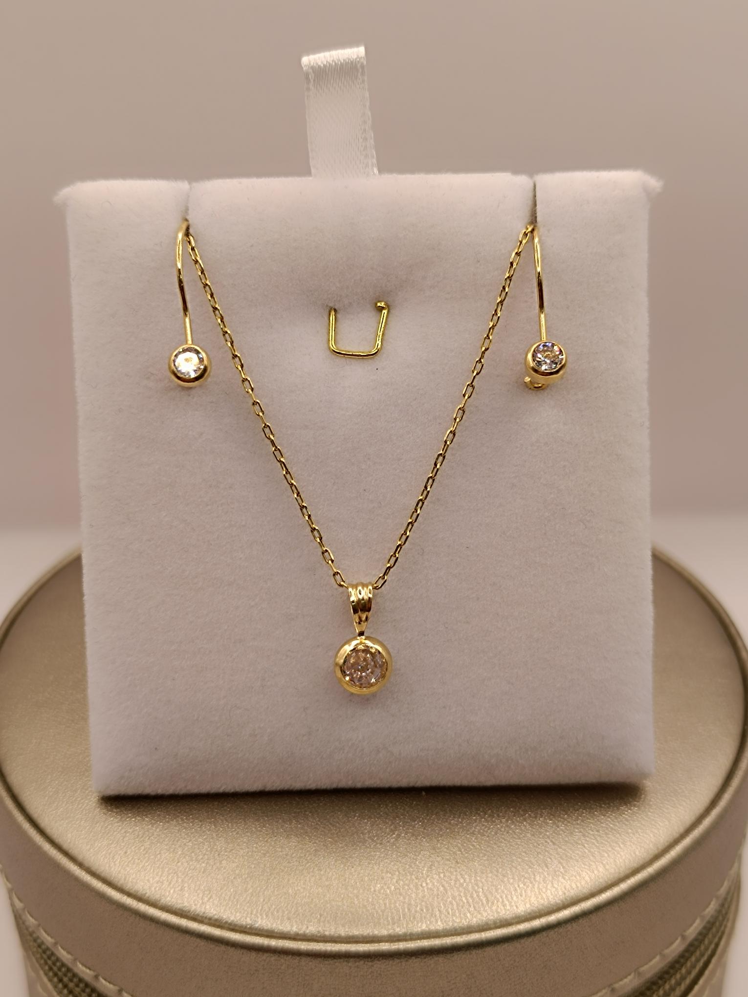 Cadena limada 50 cm  y colgante punto de luz con aros punto de luz 4.5 grs Oro 18k 2