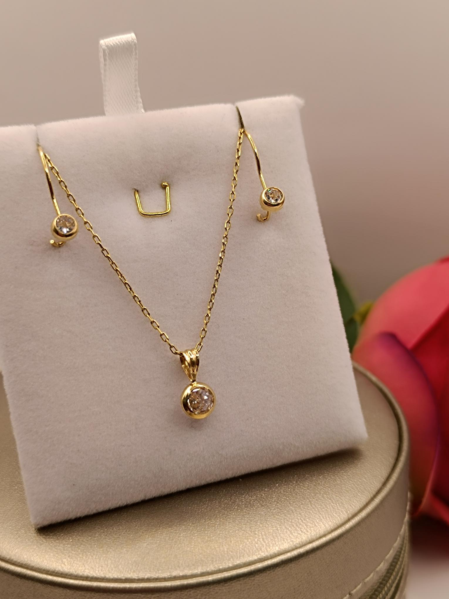 Cadena limada 50 cm  y colgante punto de luz con aros punto de luz 4.5 grs Oro 18k 3