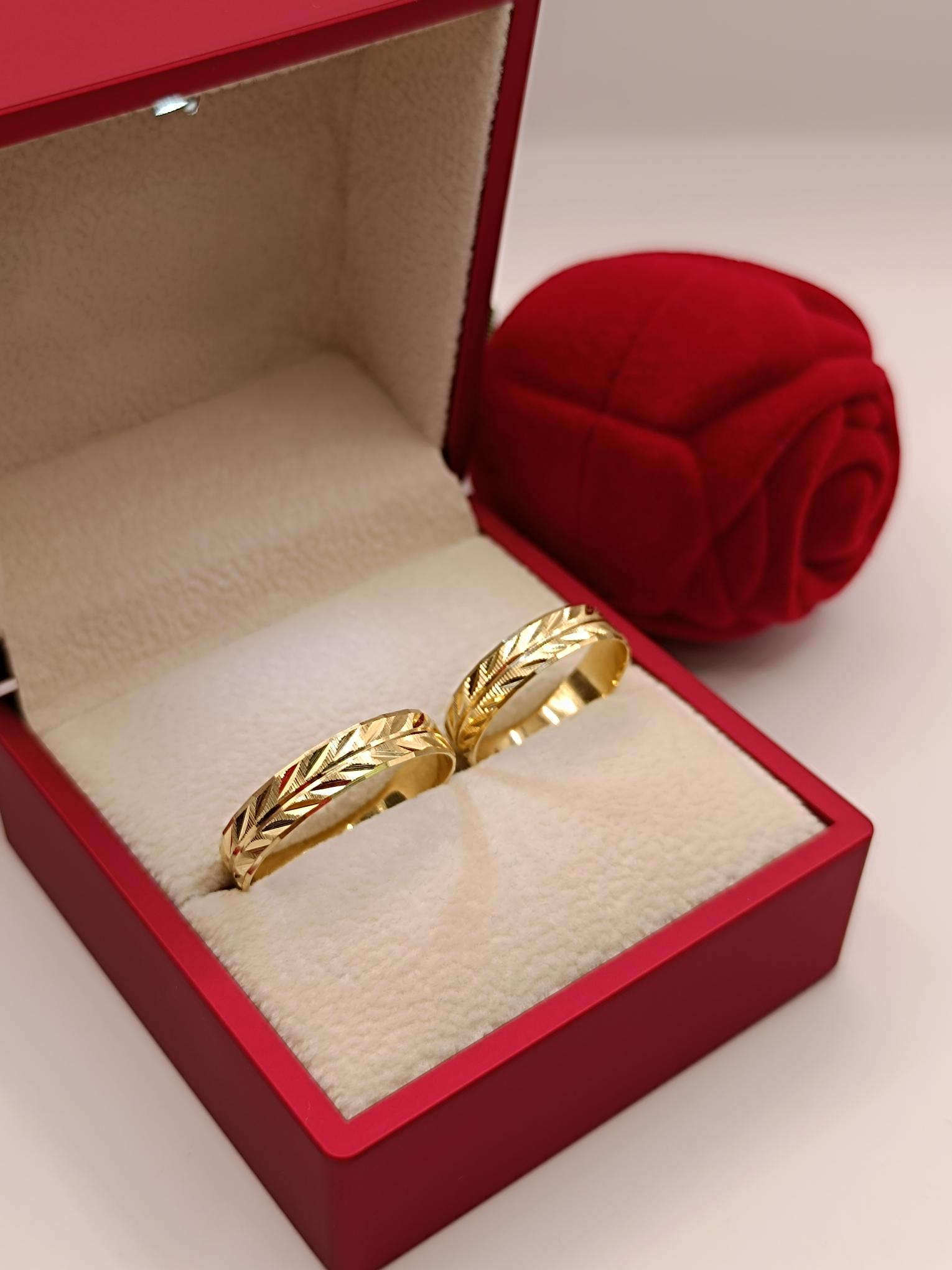 Argollas talladas espiga 5 mm 5 grs Oro 18k 3