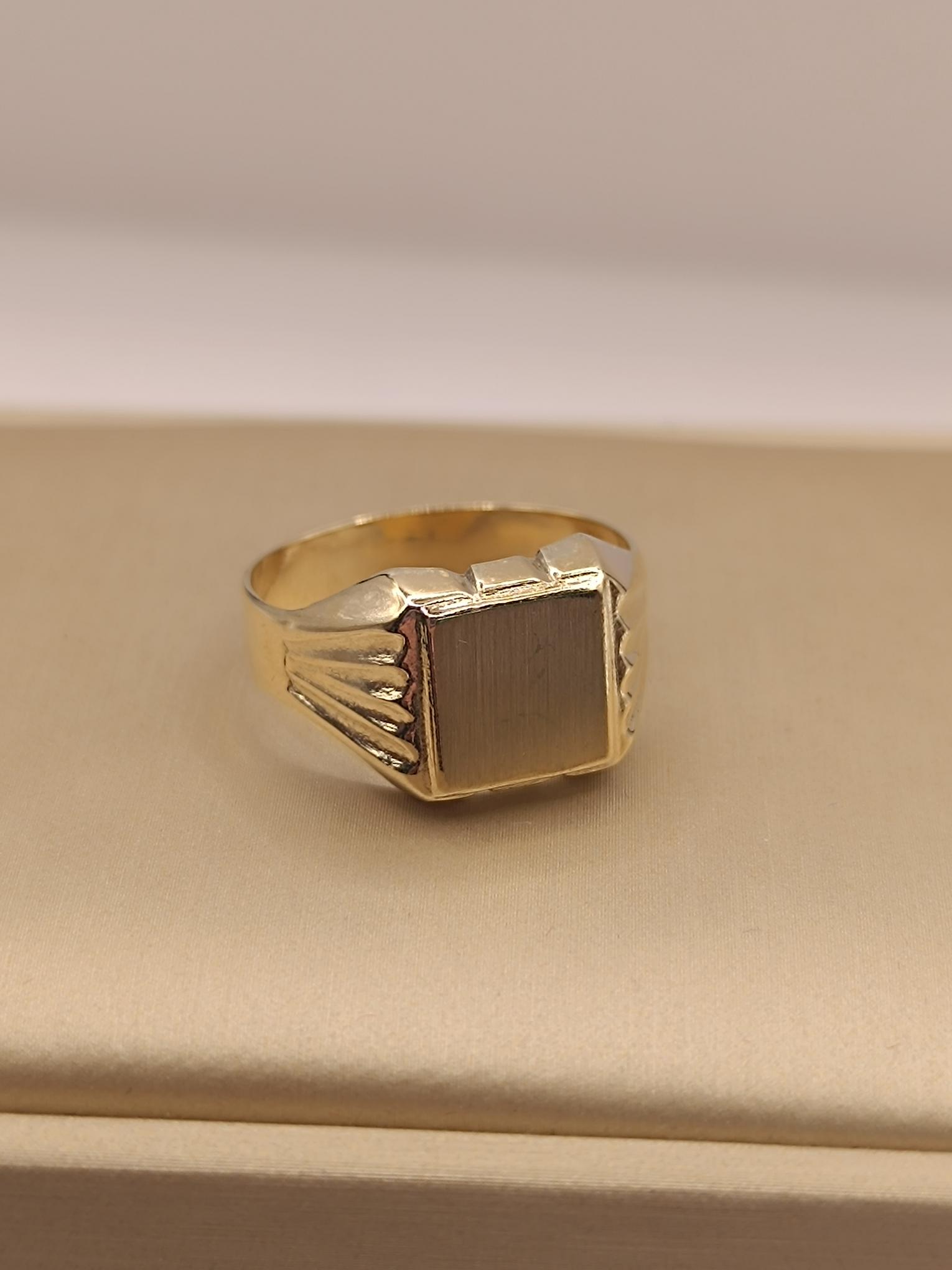 Anillo sello cuadrado 5.5 grs Oro 18k 4