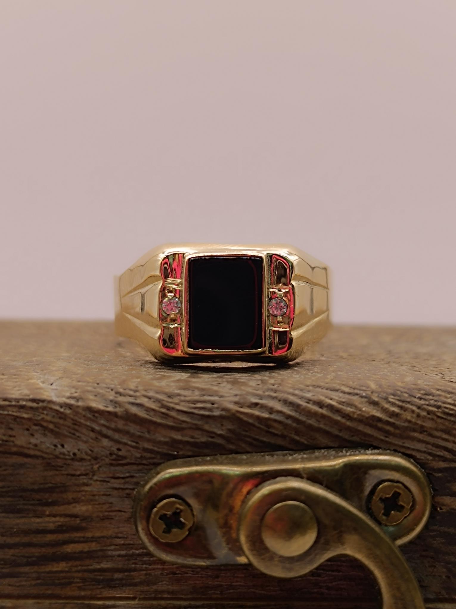 Anillo sello onix y circones 10 grs Oro 18k  1