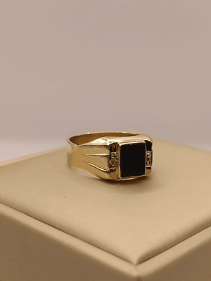 Anillo sello onix y circones 10 grs Oro 18k 