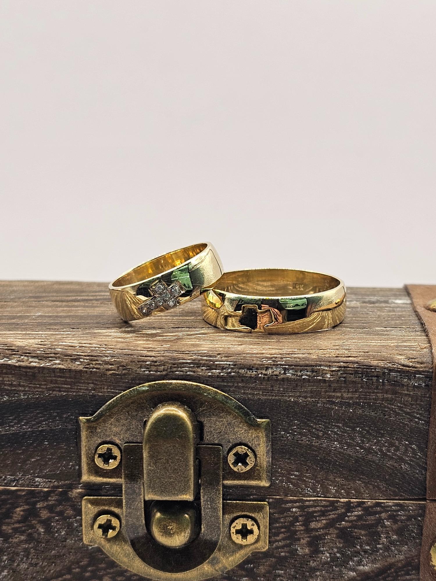 Argollas de matrimonio con cruz circones y cruz calada 6 mm 10 grs Oro 18k 5