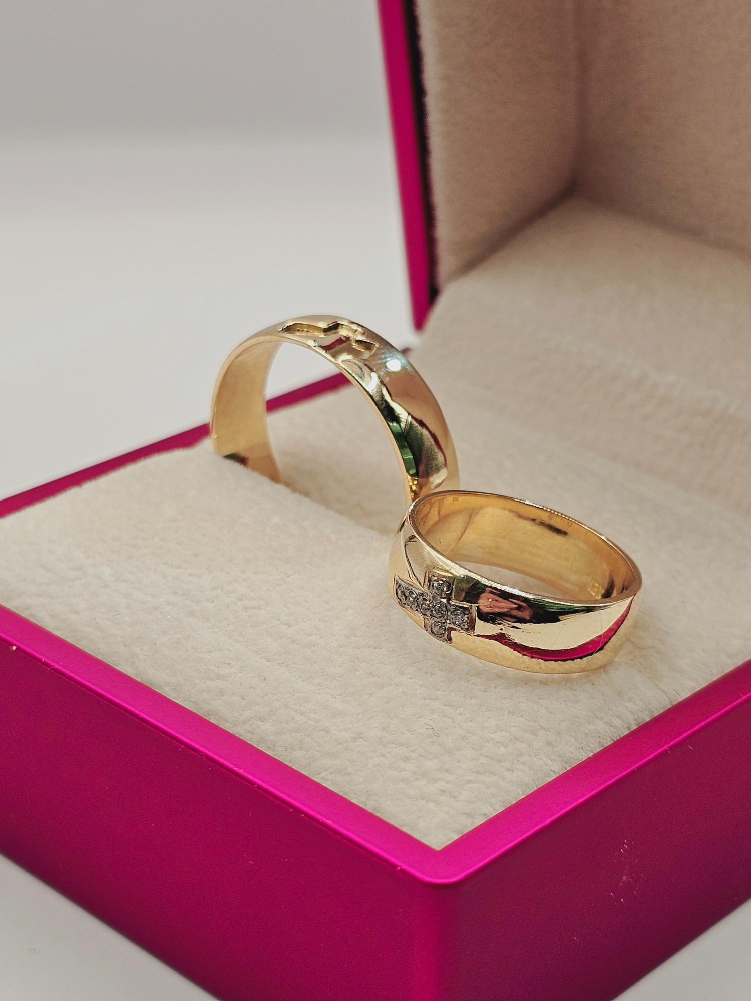 Argollas de matrimonio con cruz circones y cruz calada 6 mm 10 grs Oro 18k 2