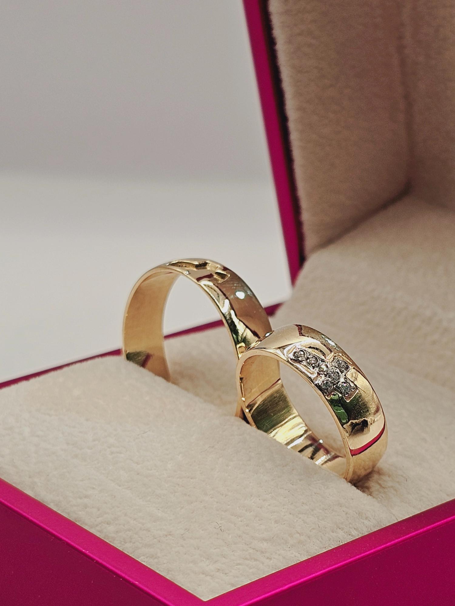 Argollas de matrimonio con cruz circones y cruz calada 6 mm 10 grs Oro 18k 4