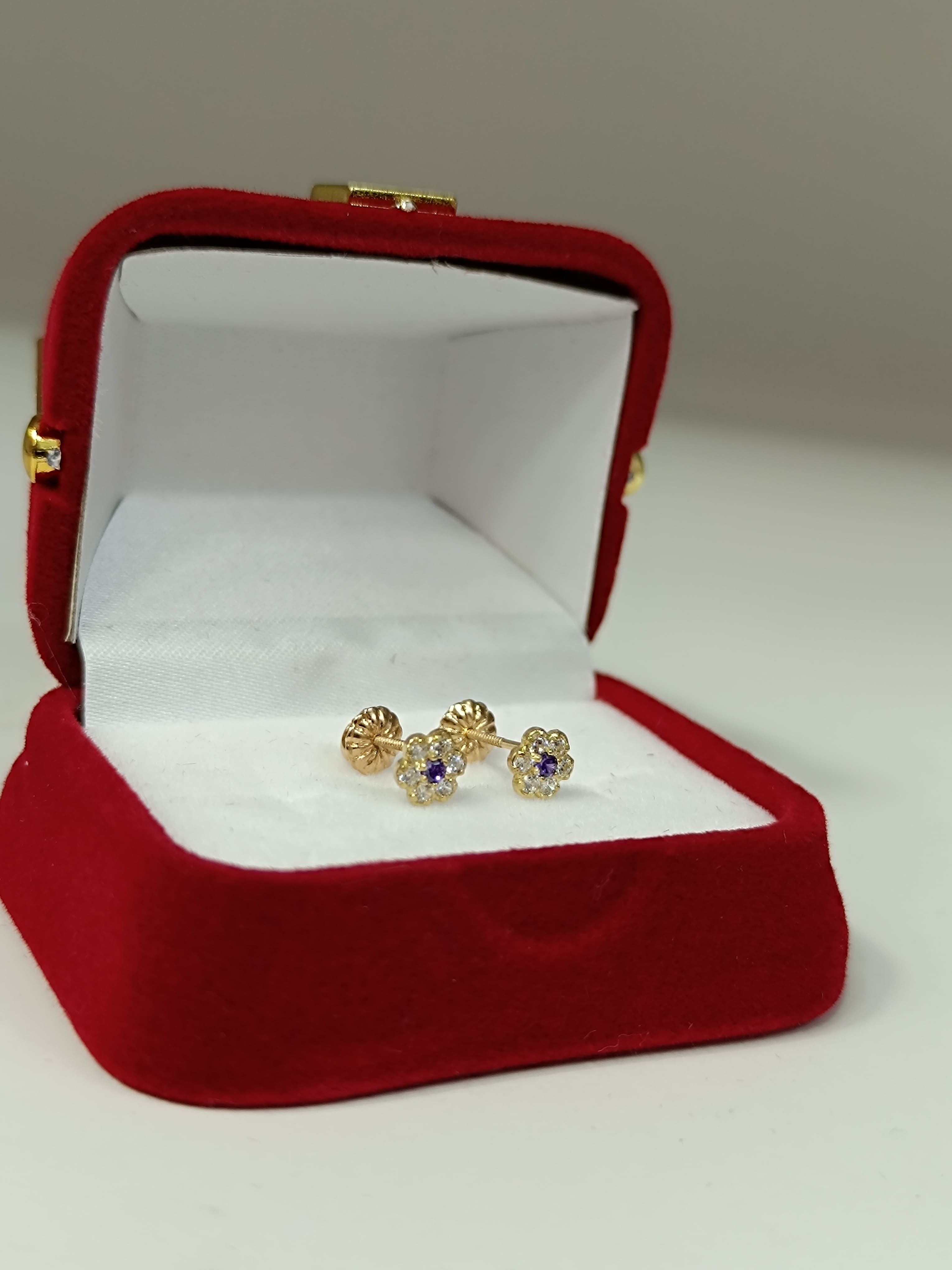 Aros roseta amatista 9 mm 2.2 grs de oro 18k 5