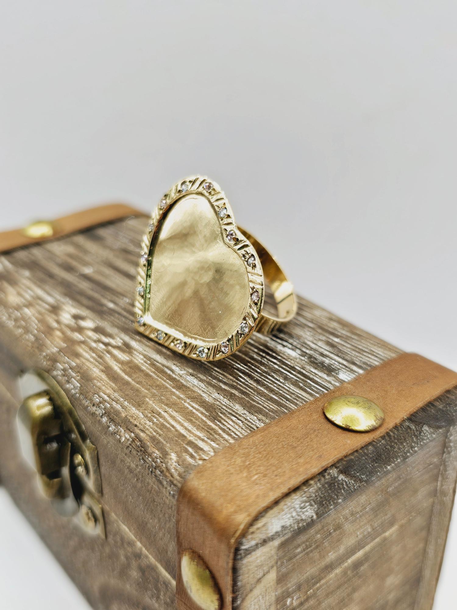 Anillo tazo corazón con piedras circones 6 grs Oro 18k 3