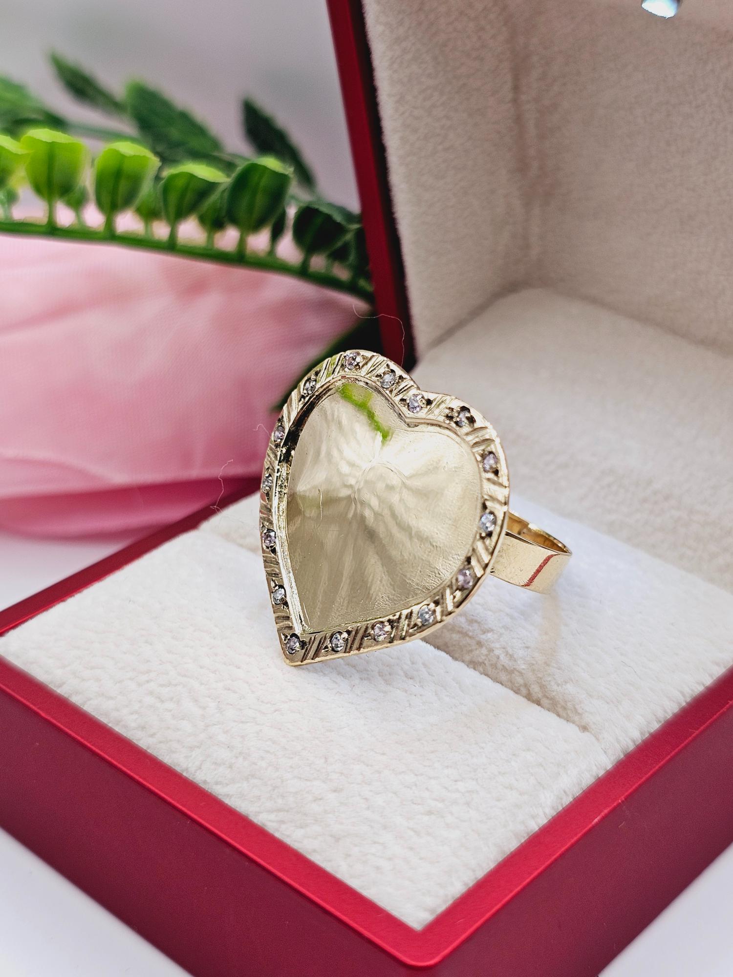 Anillo tazo corazón con piedras circones 6 grs Oro 18k 6