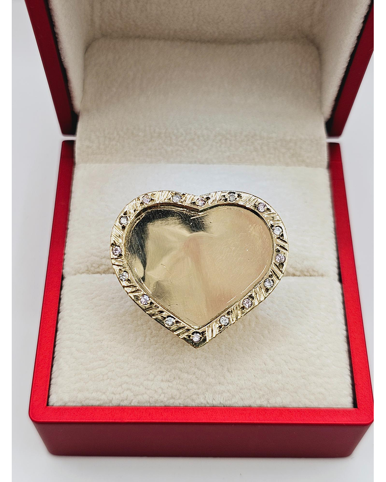 Anillo tazo corazón con piedras circones 6 grs Oro 18k