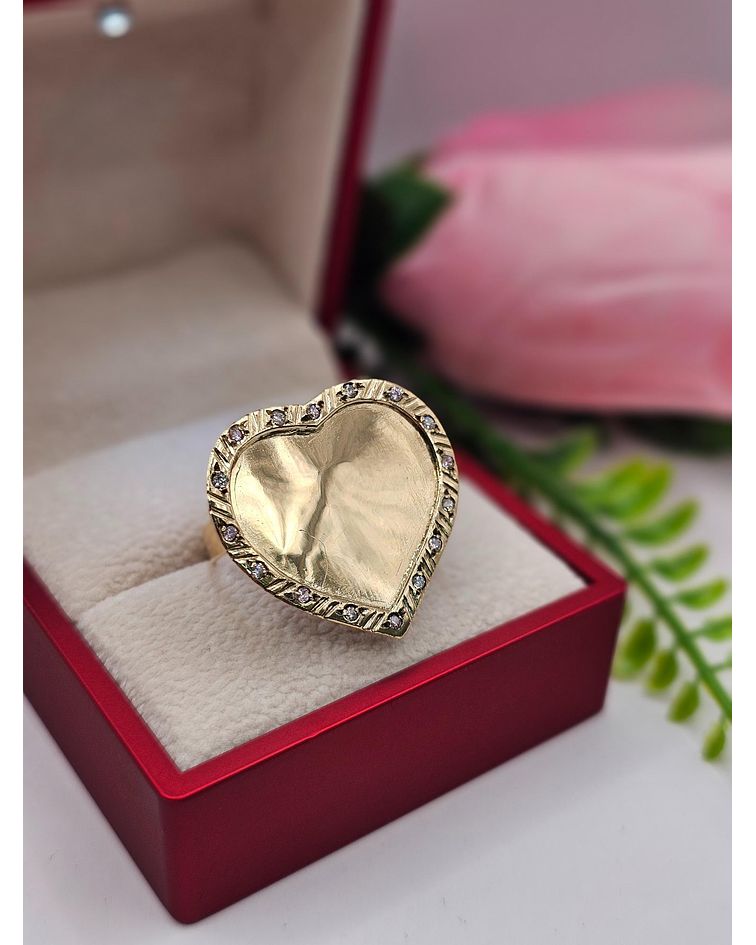 Anillo tazo corazón con piedras circones 6 grs Oro 18k