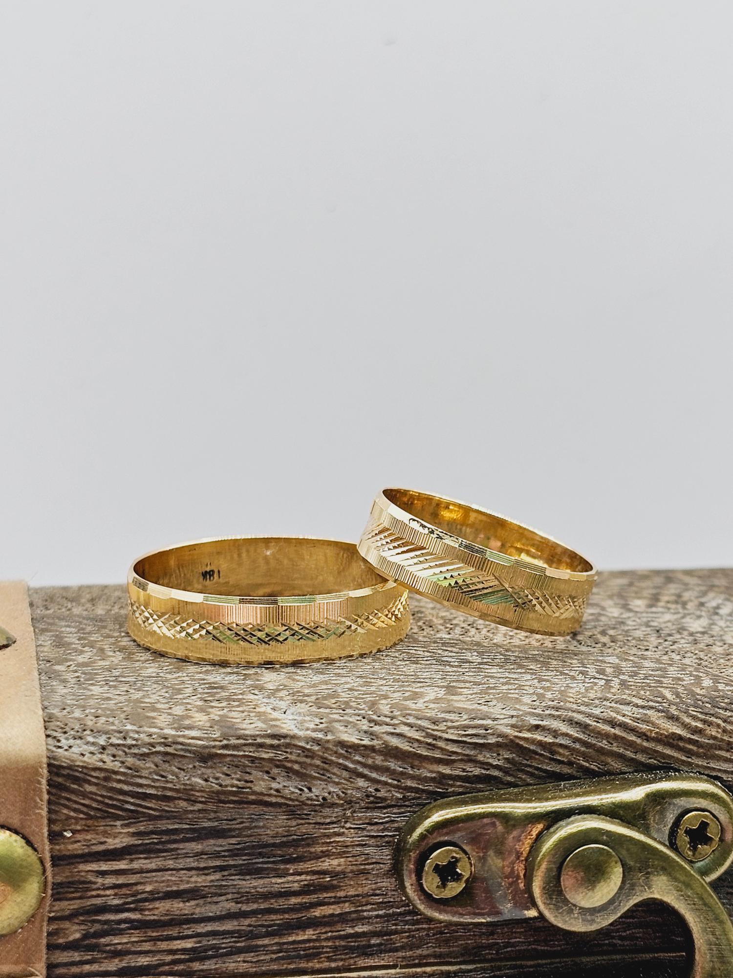 Argollas de matrimonio talladas rayas y rombos 5 mm 5 grs Oro 18k 6