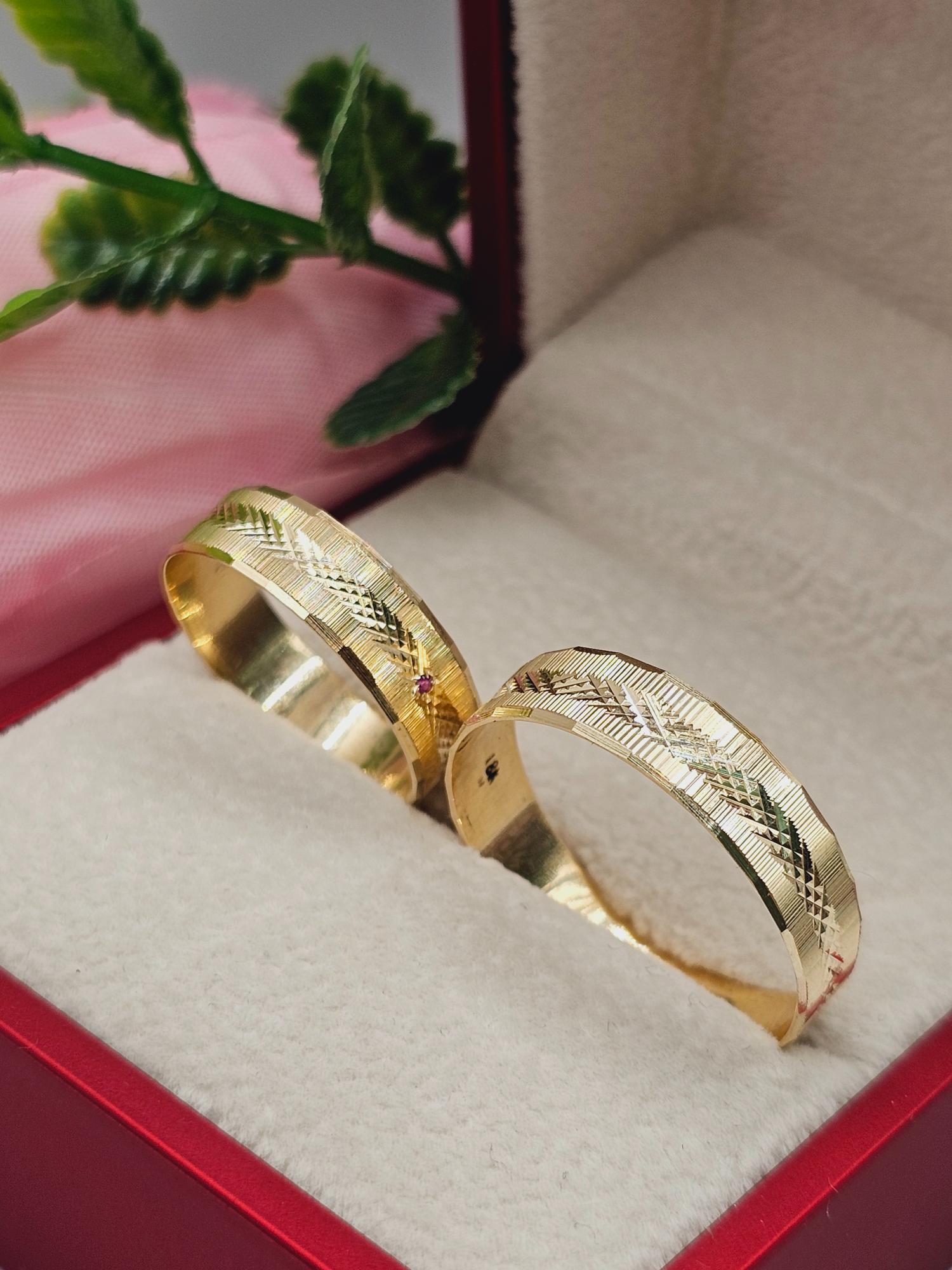 Argollas de matrimonio talladas rayas y rombos 5 mm 5 grs Oro 18k 5