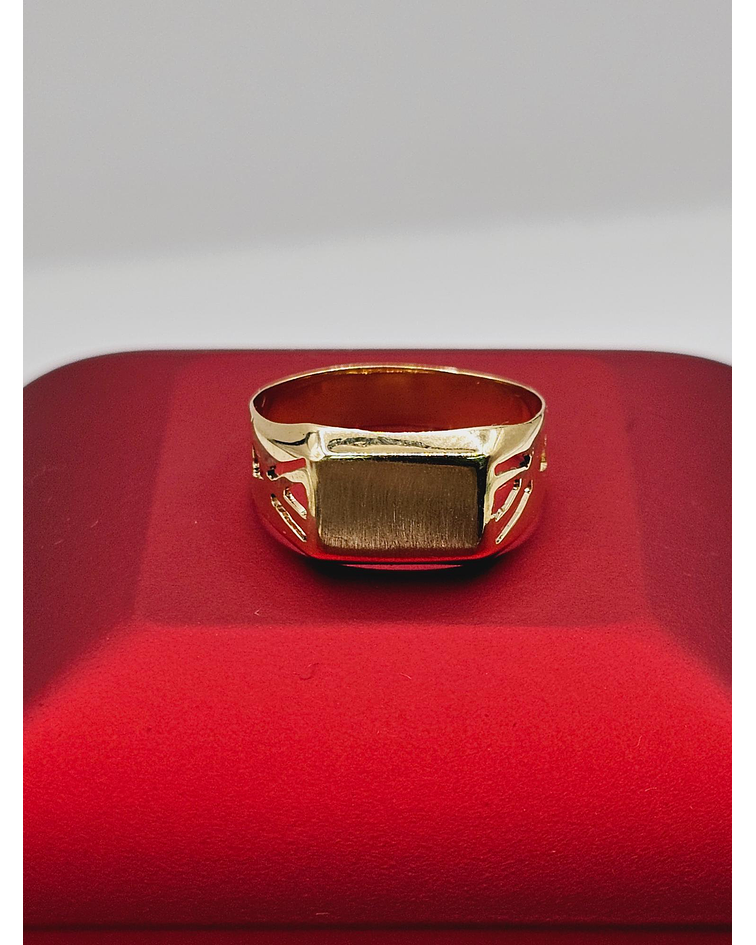 Anillo sello calado rectangular 2.2 grs Oro 18k