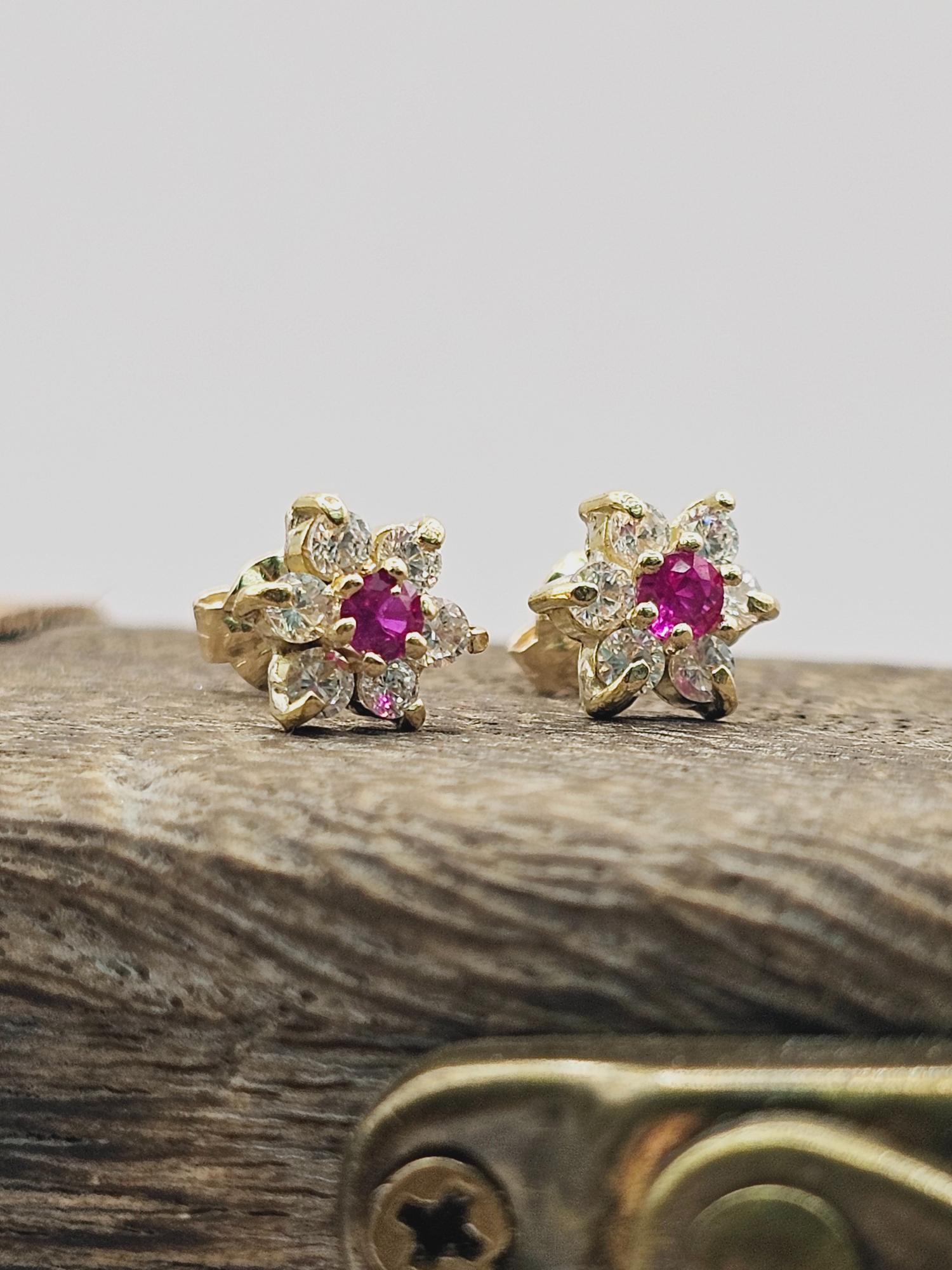 Aros roseta con circones y rubí 8 mm 2 grs Oro 18k  4