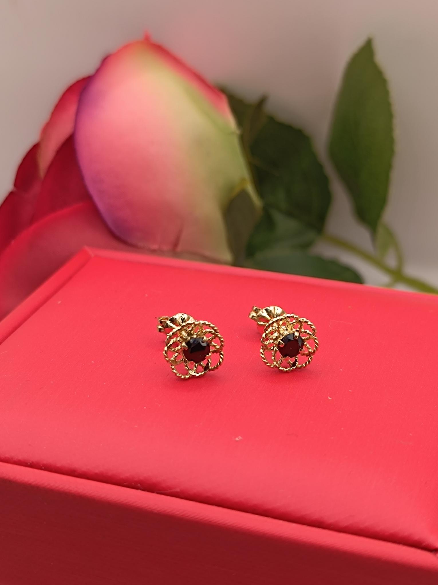 Aros doble flor onix 12 mm 2.5 grs Oro 18k 2