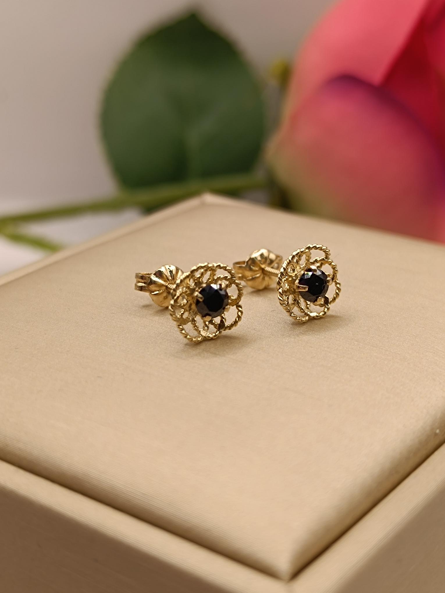 Aros doble flor onix 12 mm 2.5 grs Oro 18k 4