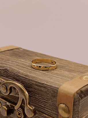 Argolla media caña 2 mm 1.5 grs Oro 18k