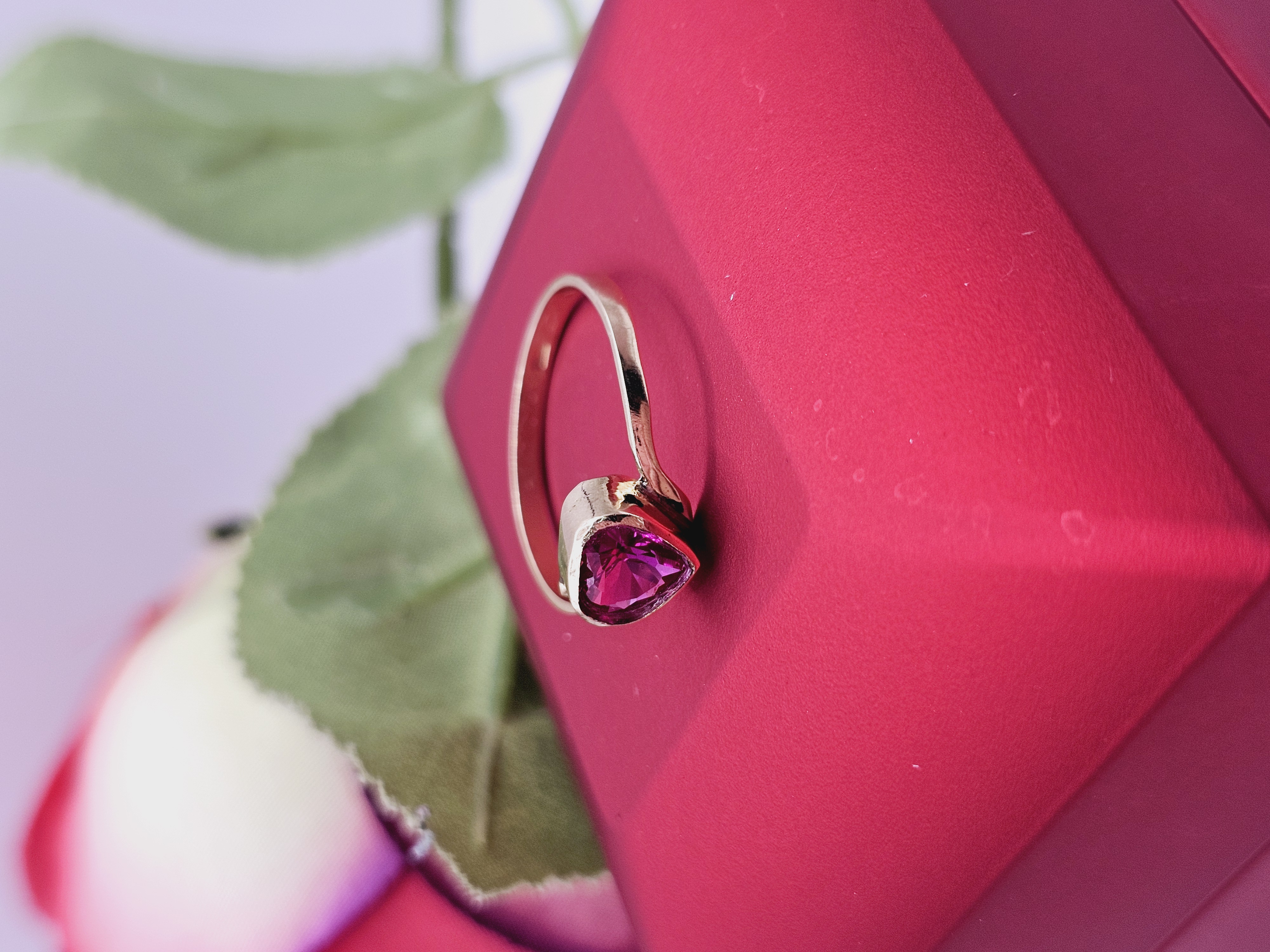 Anillo corazón rubí 2.2 grs Oro 18k 2