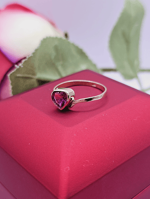 Anillo corazón rubí 2.2 grs Oro 18k