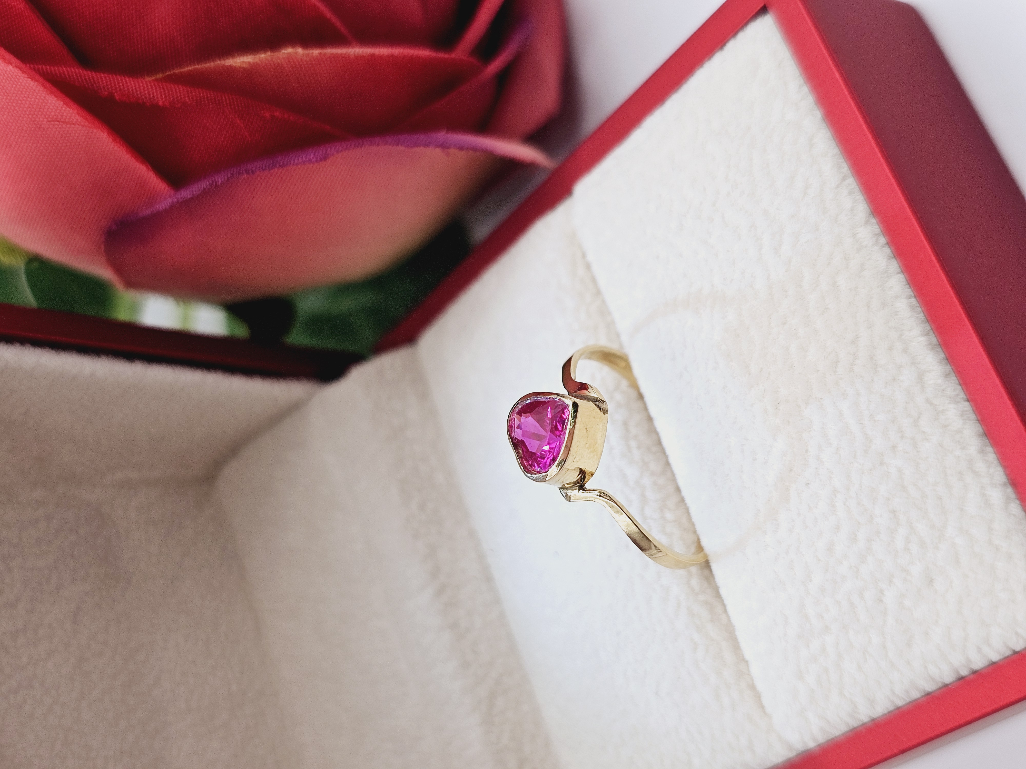 Anillo corazón rubí 2.2 grs Oro 18k 1