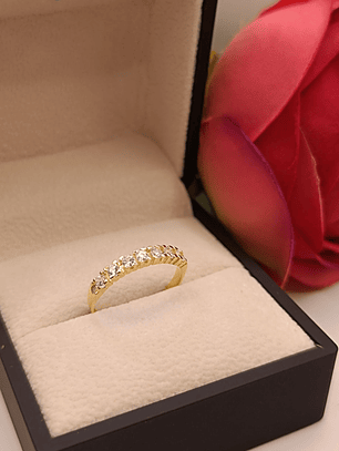 Anillo medio cintillo circones 3 grs Oro 18k