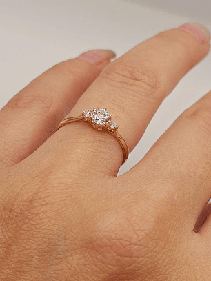 Anillo princesa tres circones 2 grs Oro 18k