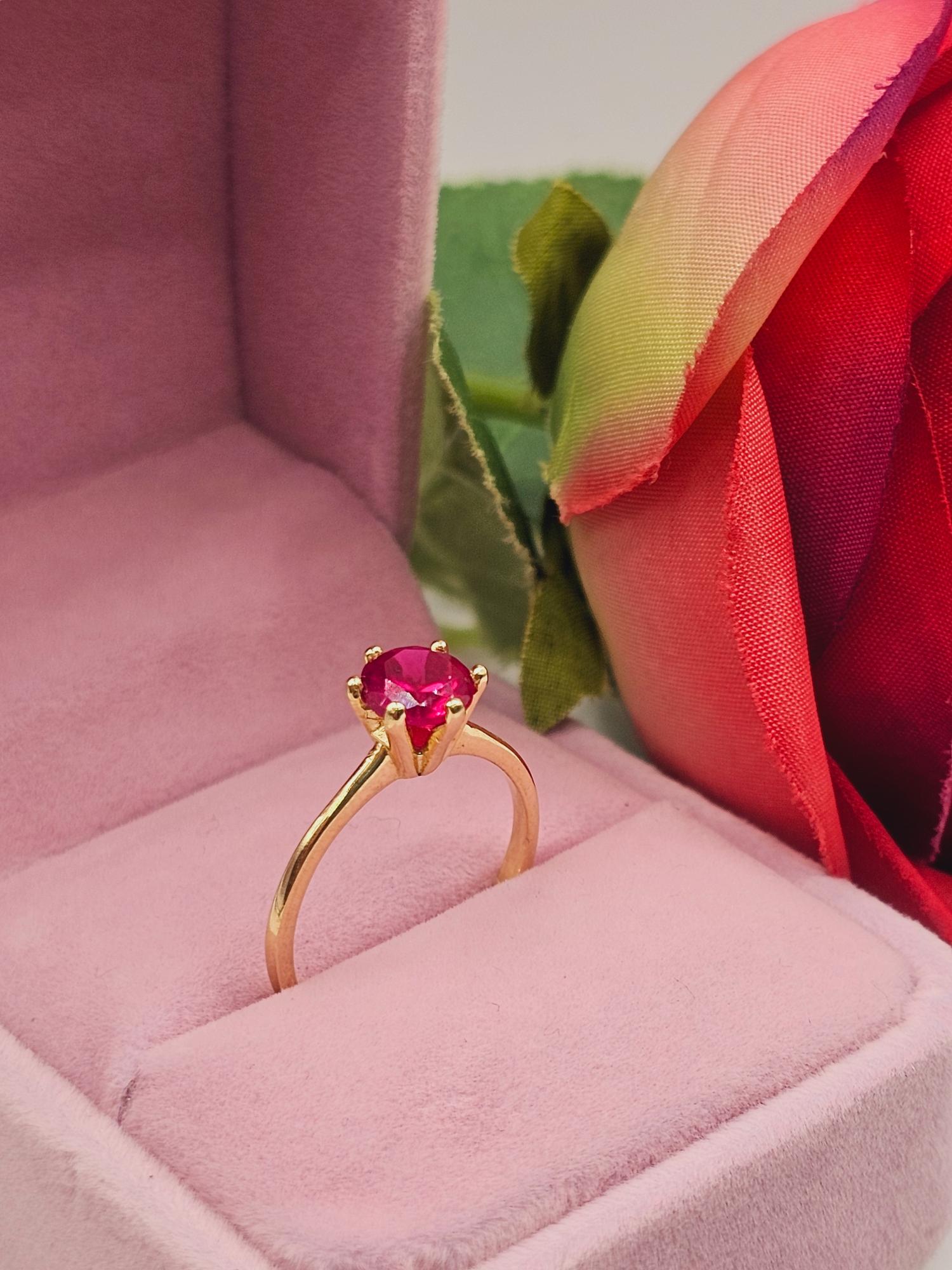 Anillo solitario rubí 6 grifas 2.4 grs Oro 18k  3