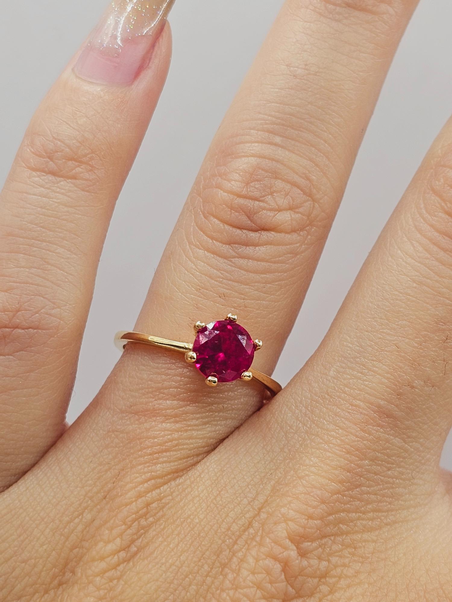 Anillo solitario rubí 6 grifas 2.4 grs Oro 18k  4