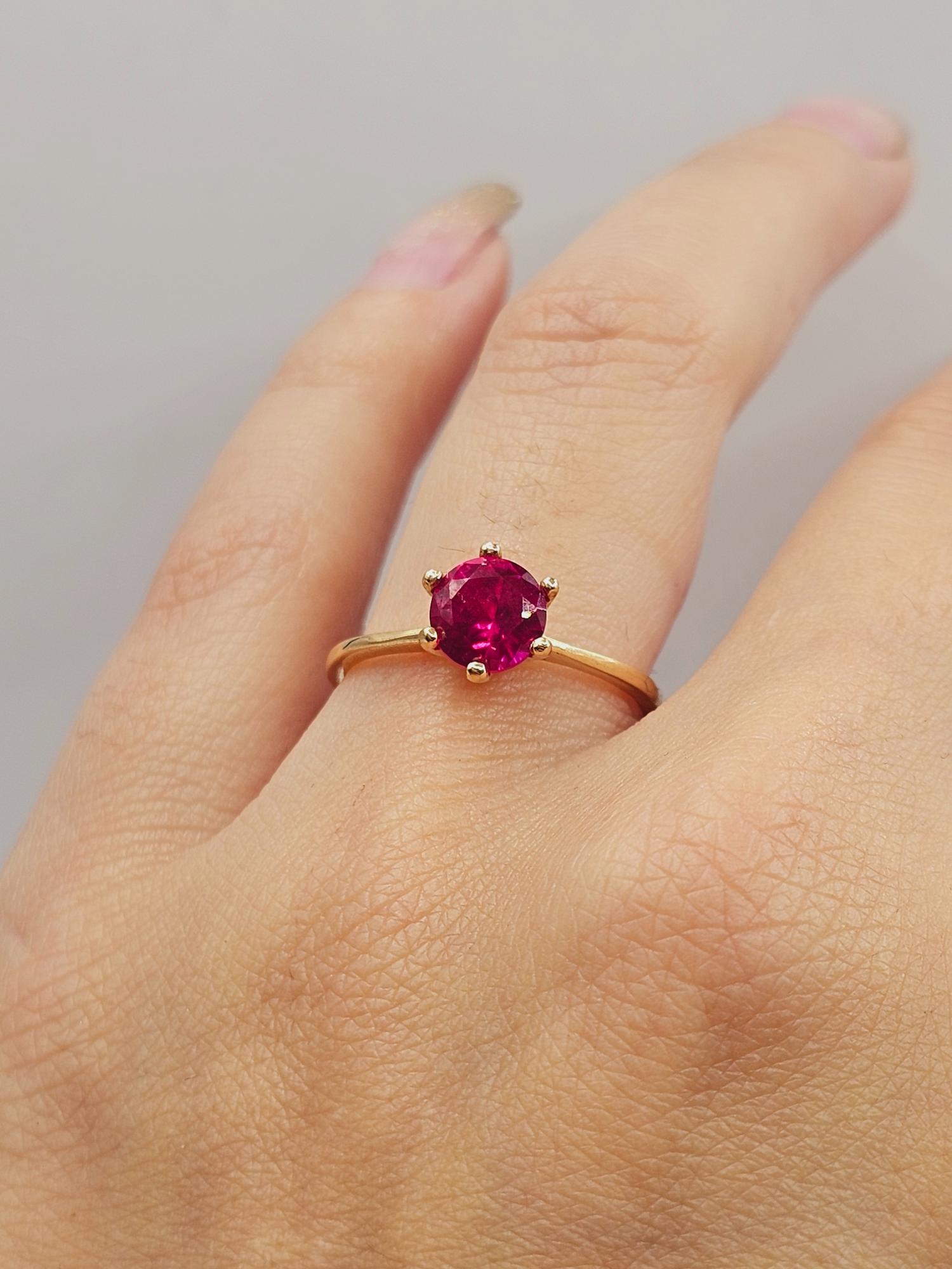 Anillo solitario rubí 6 grifas 2.4 grs Oro 18k  5