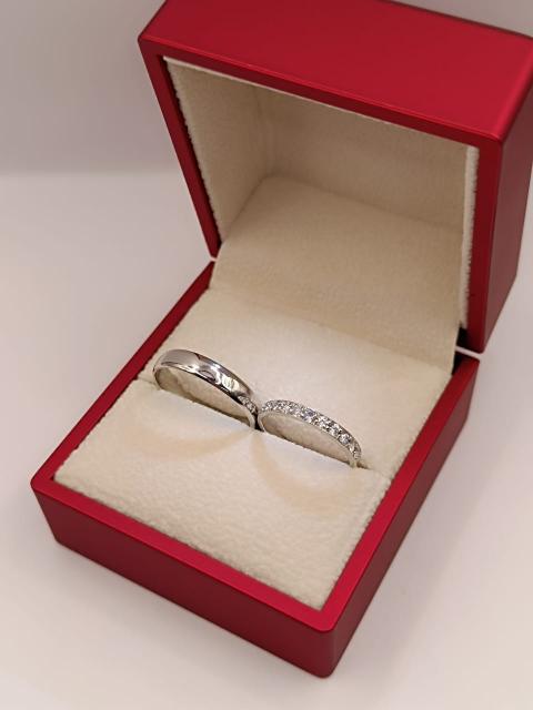 Argollas modelo inglés y medio cintillo 4 mm 6 grs Oro blanco 18k  4