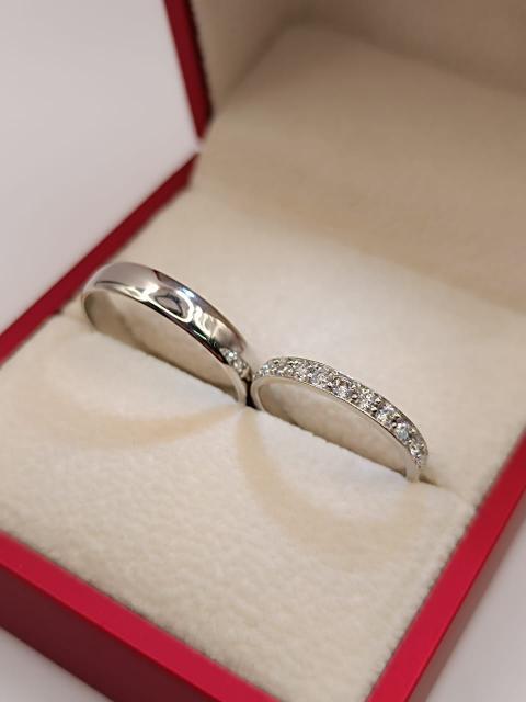 Argollas modelo inglés y medio cintillo 4 mm 6 grs Oro blanco 18k  1