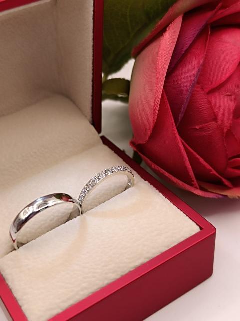 Argollas modelo inglés y medio cintillo 4 mm 6 grs Oro blanco 18k  7