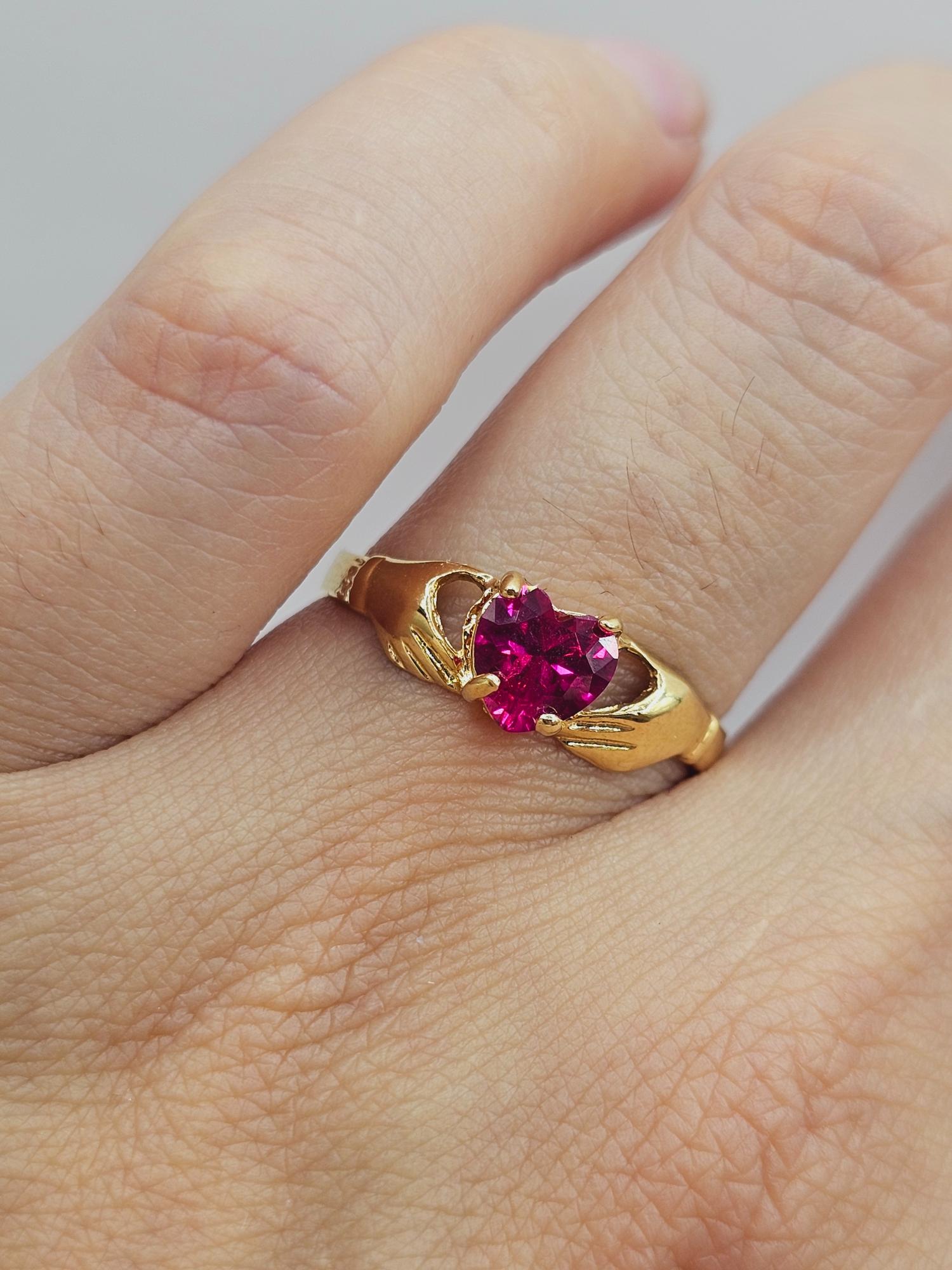 Anillo manitos y corazón rubí 2.5 grs Oro 18k 5