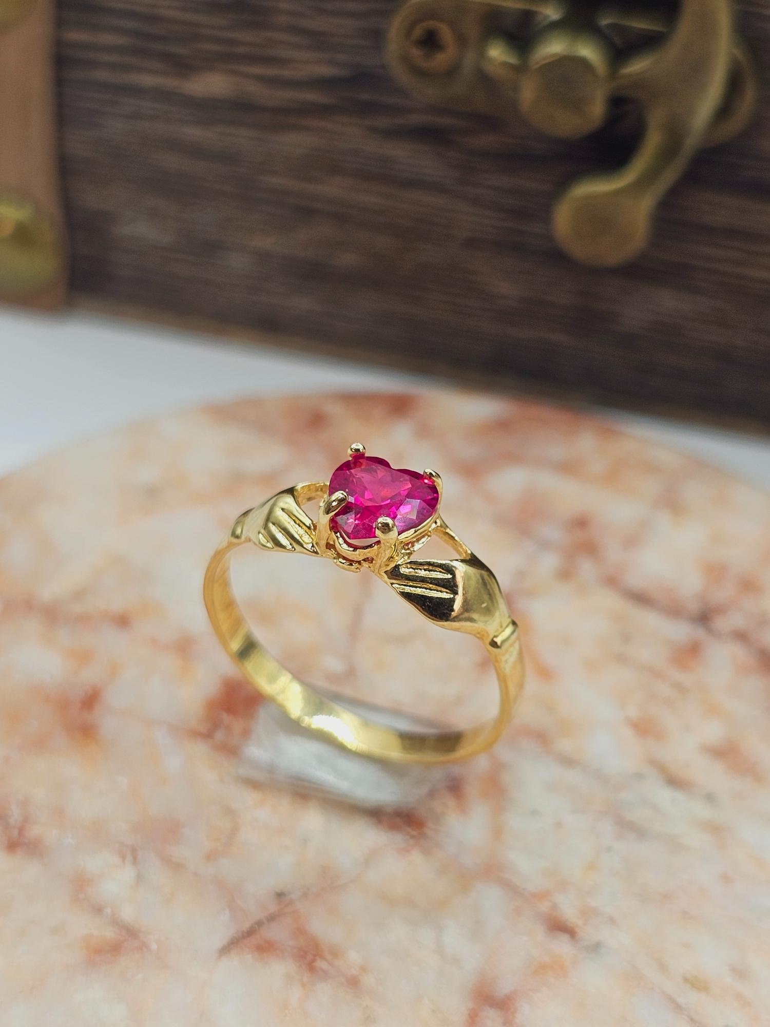 Anillo manitos y corazón rubí 2.5 grs Oro 18k 3