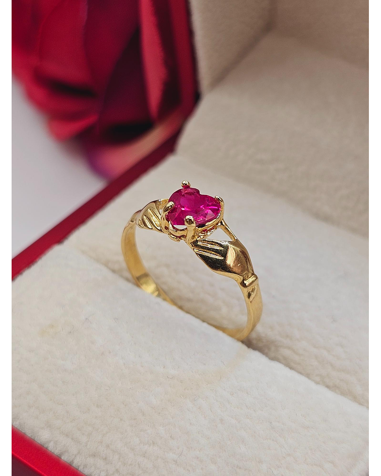 Anillo manitos y corazón rubí 2.5 grs Oro 18k