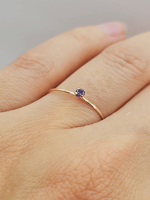 Anillo solitario amatista 0.5 grs Oro 18k