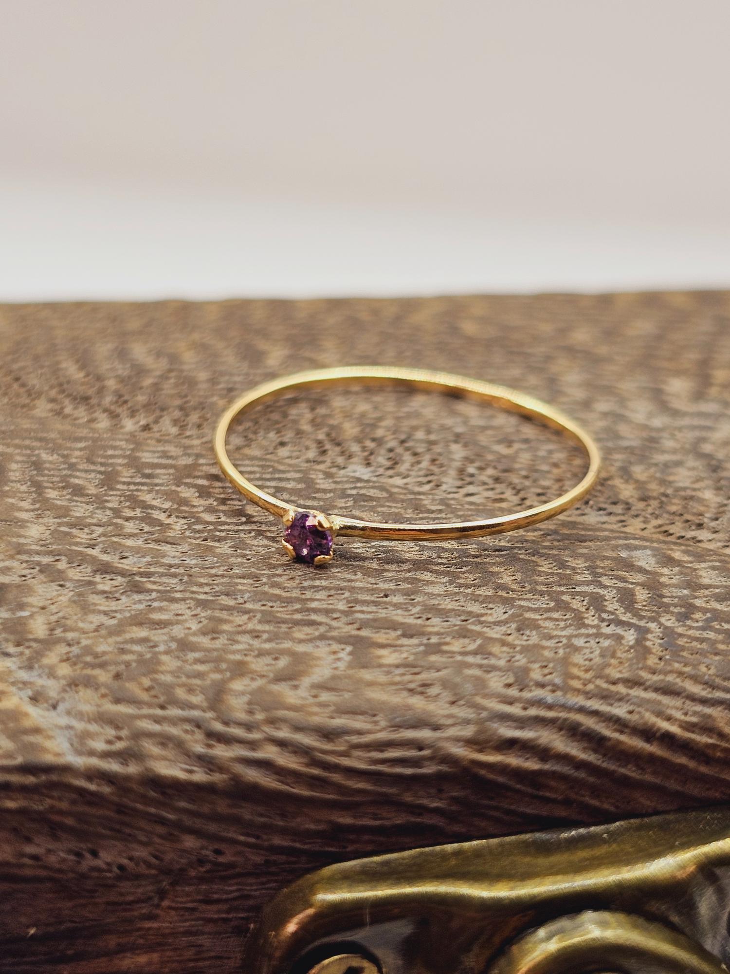 Anillo solitario amatista 0.5 grs Oro 18k 5