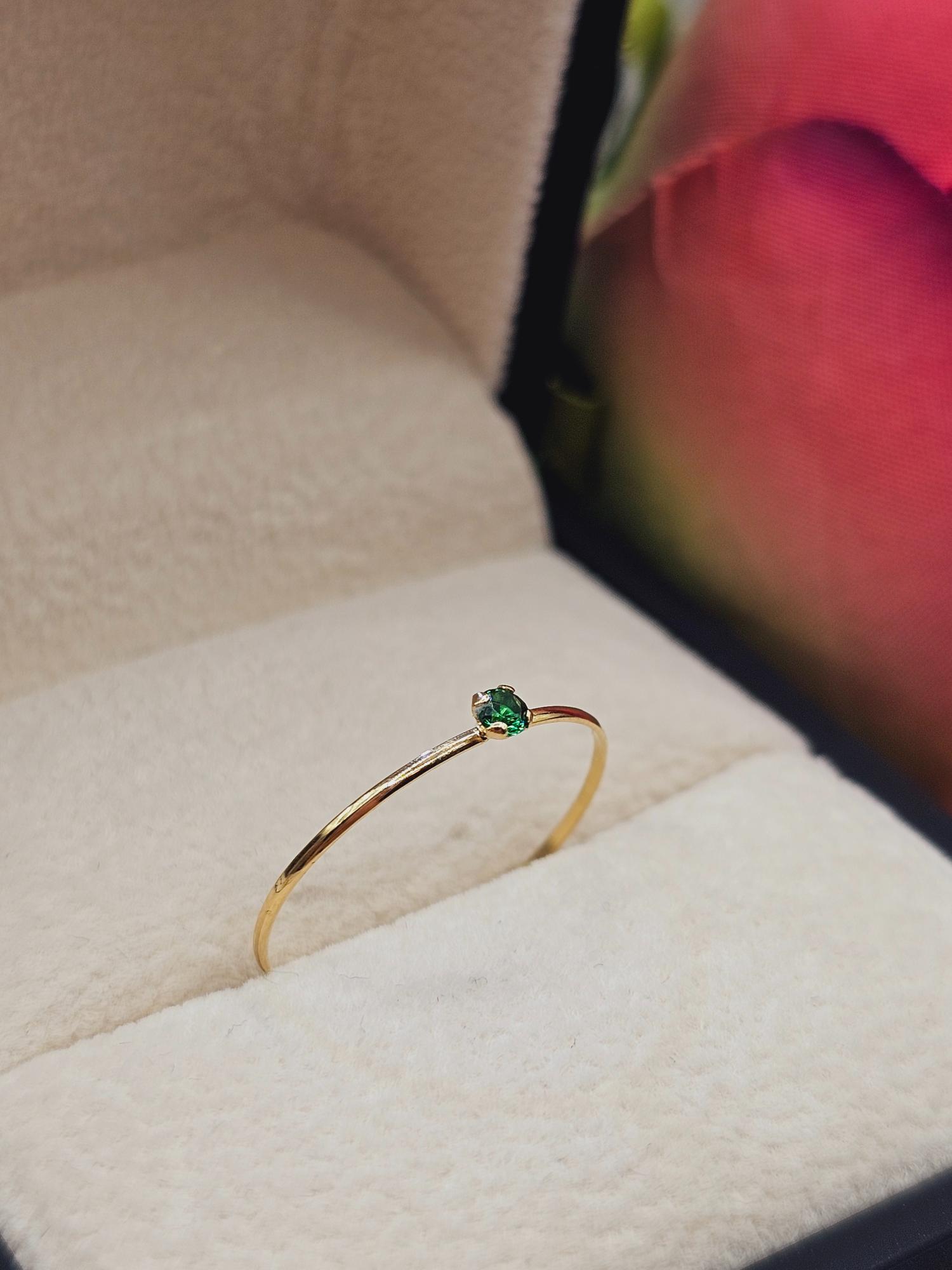 Anillo solitario esmeralda 0.5 grs Oro 18k 2