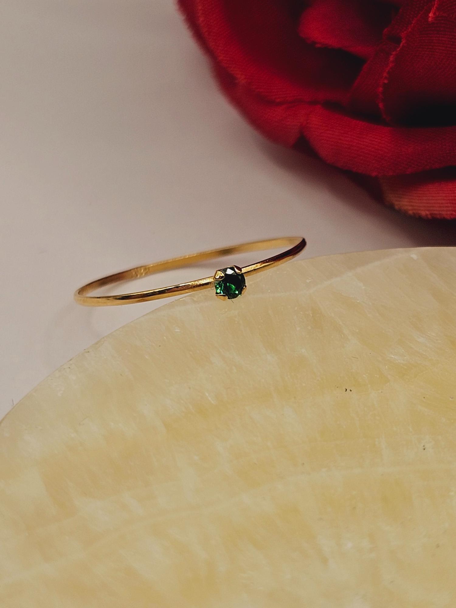 Anillo solitario esmeralda 0.5 grs Oro 18k 4