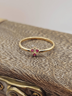 Anillo roseta rubíes y circones 1.6 grs Oro 18k
