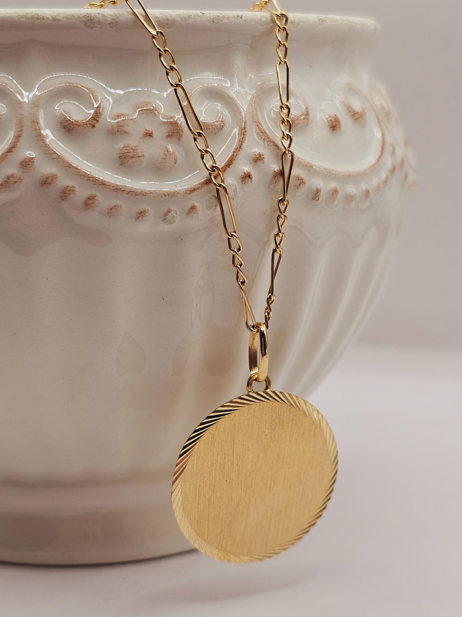 Cadena cartier 60cm y disco satinado 8.5 grs Oro 18k 8