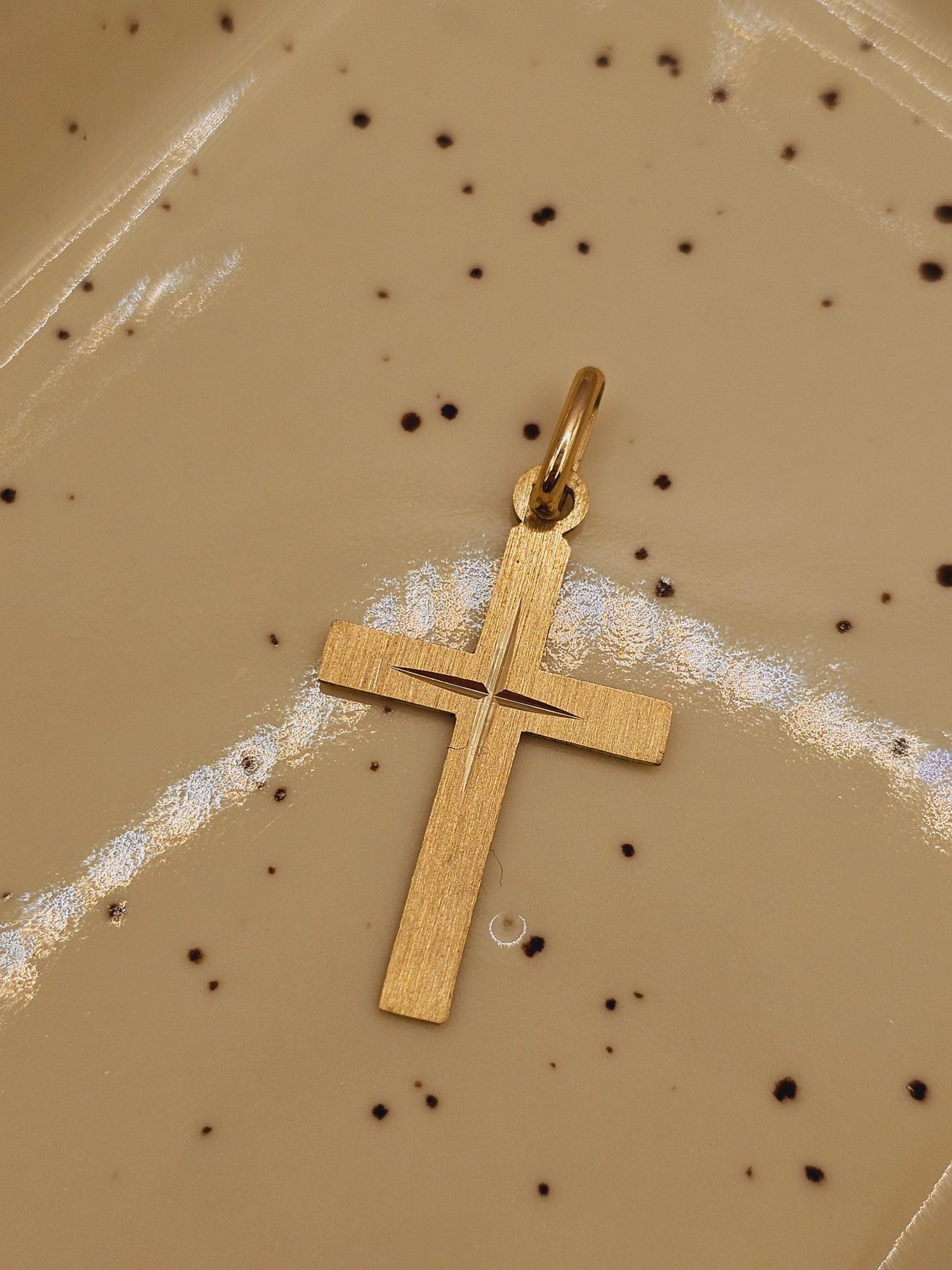 Colgante cruz calada 3 cm 1.2 grs Oro 18k 3