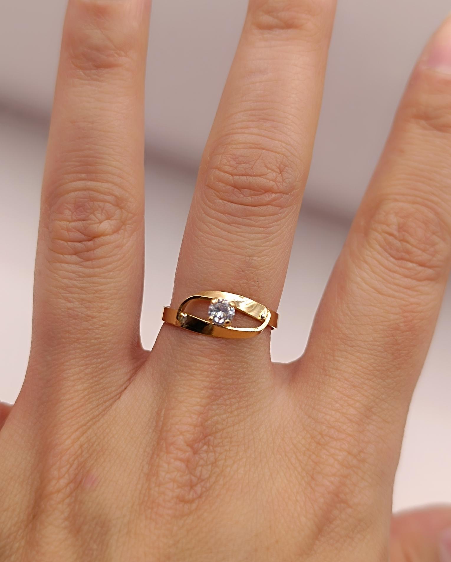 Anillo brillo circón 1.5 grs Oro 18k 1