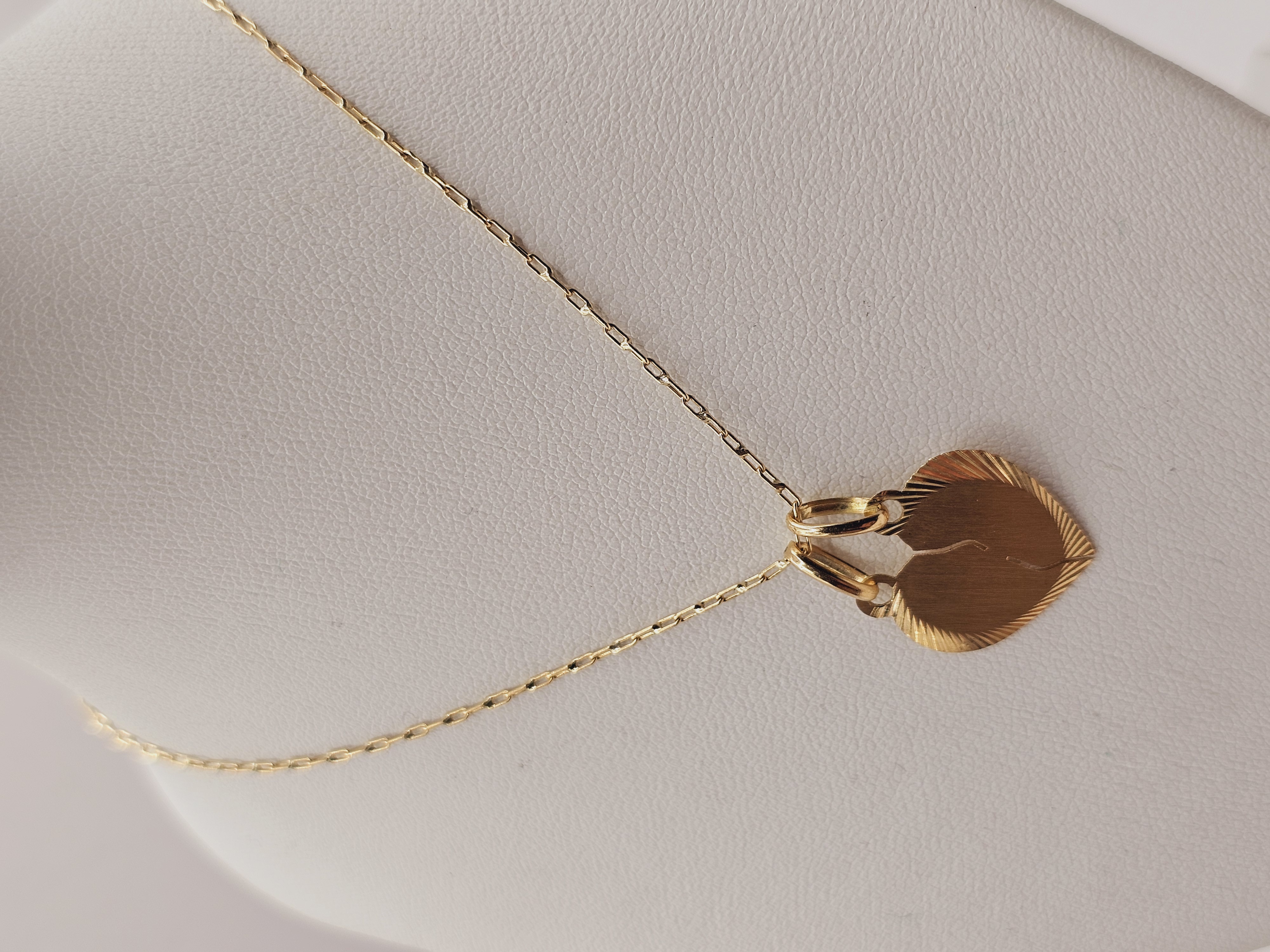 Cadena limada 50 cm y corazón partido 16 mm 3.2 grs Oro 18k 6