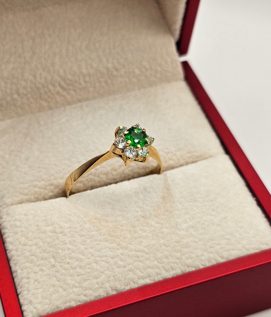 Anillo roseta esmeralda y circones 2.6 grs Oro 18k  1