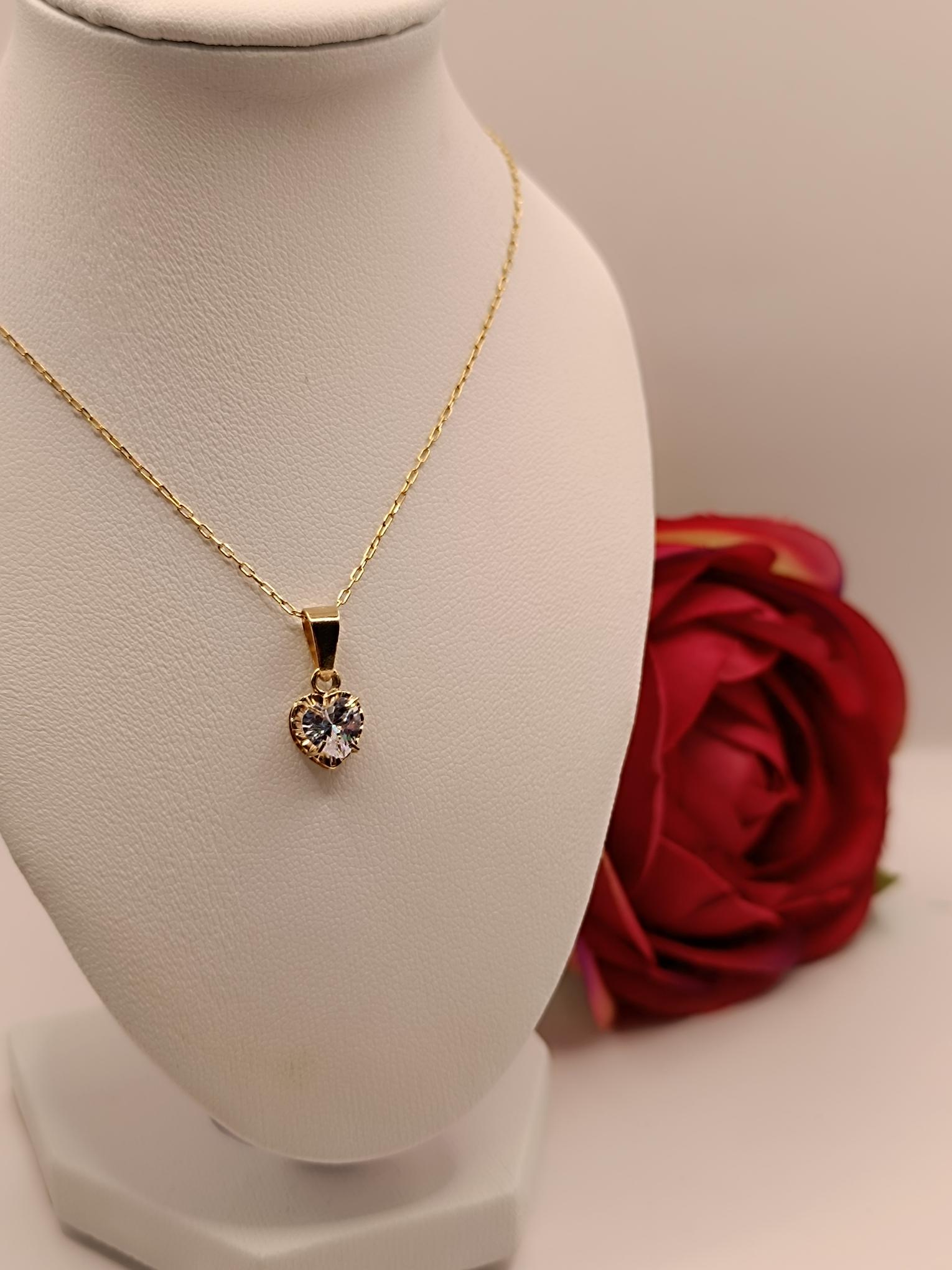 Cadena limada 50 cm y colgante corazón con circón 3.2 grs Oro 18k 2