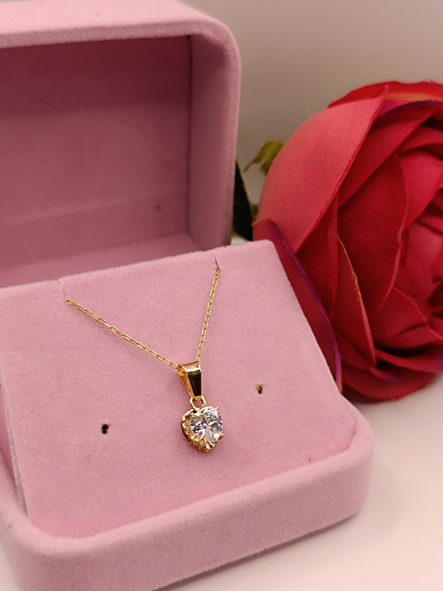 Cadena limada 50 cm y colgante corazón con circón 3.2 grs Oro 18k 6