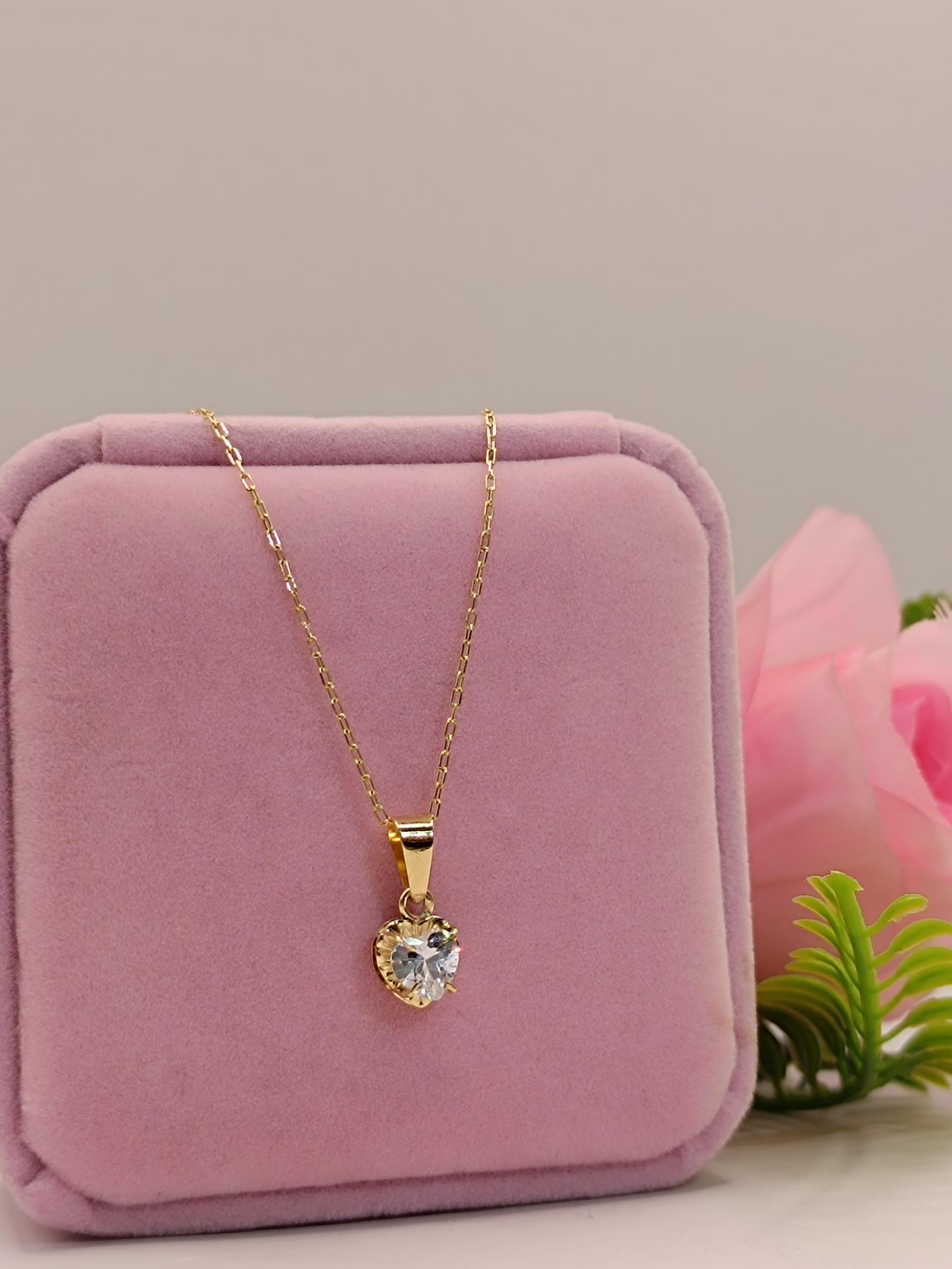 Cadena limada 50 cm y colgante corazón con circón 3.2 grs Oro 18k 3