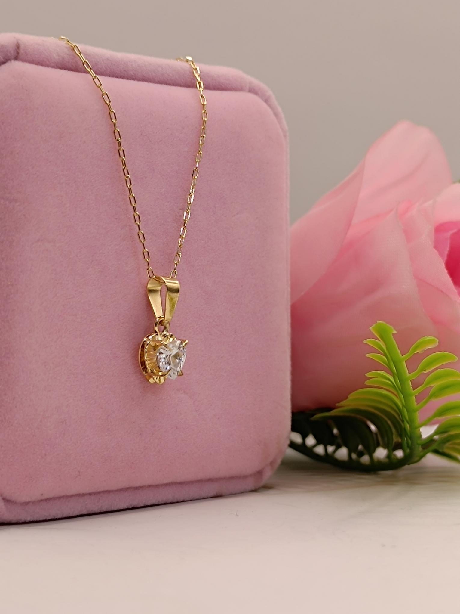 Cadena limada 50 cm y colgante corazón con circón 3.2 grs Oro 18k 4