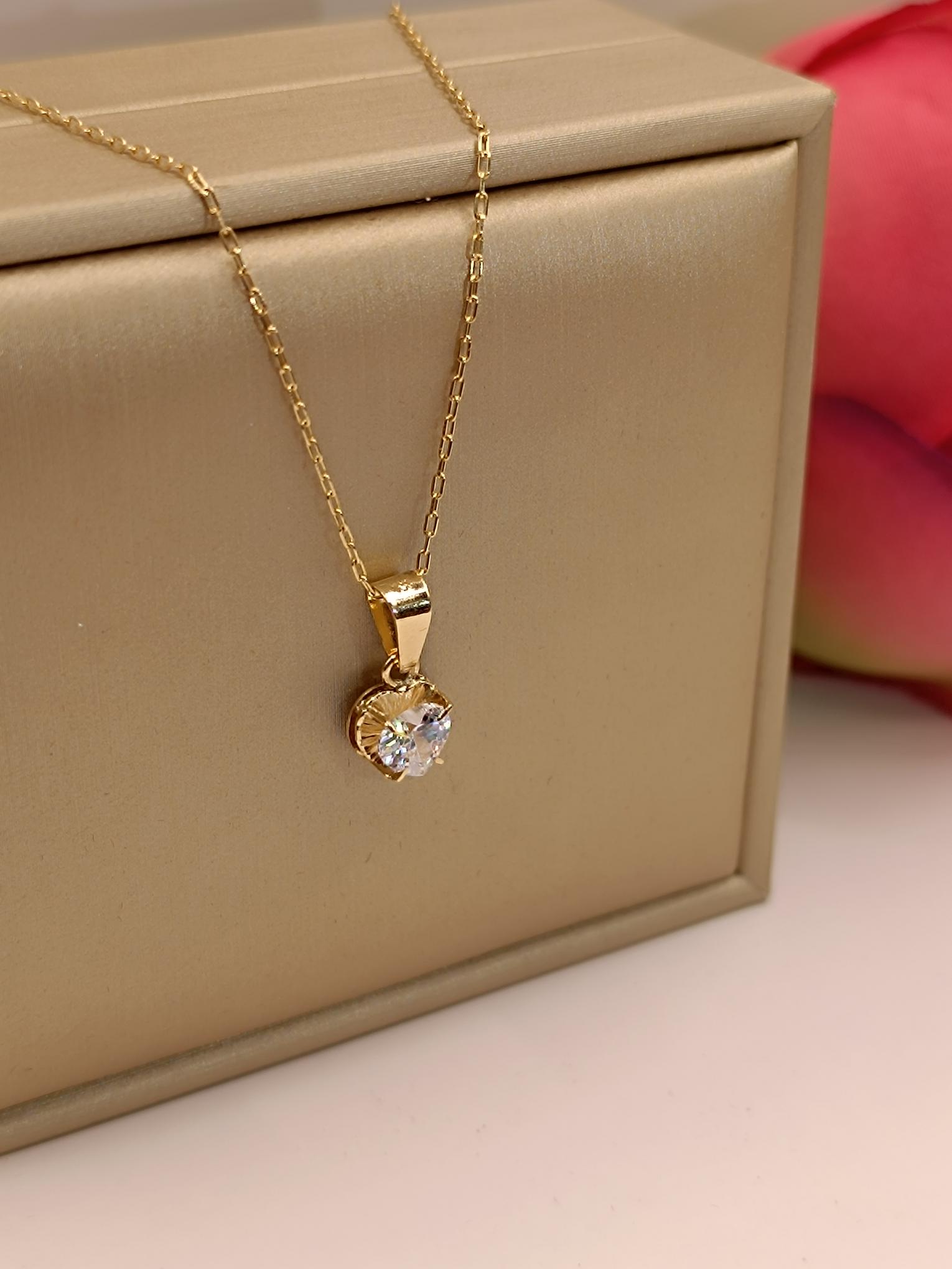 Cadena limada 50 cm y colgante corazón con circón 3.2 grs Oro 18k 7